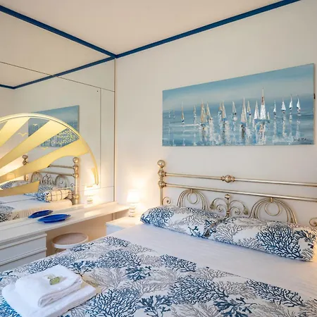 Guesthost - Terrace With Parking & Shared Pool Bordighera