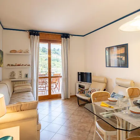 Guesthost - Terrace With Parking & Shared Pool Apartment *