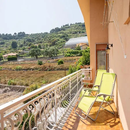 Guesthost - Terrace With Parking & Shared Pool Apartment Bordighera