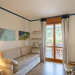 شقة Guesthost - Terrace With Parking & Shared Pool *