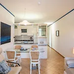 Guesthost - Terrace With Parking & Shared Pool بورديغيرا
