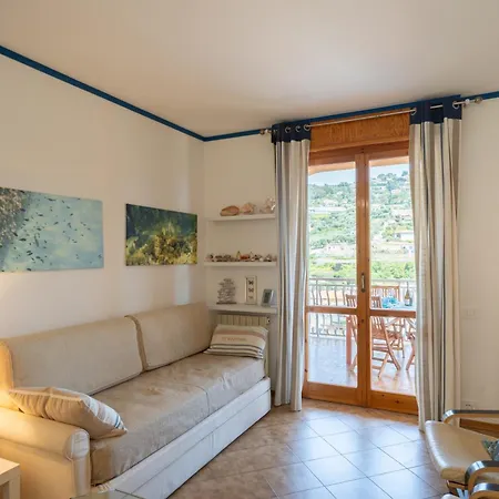 Appartement Guesthost - Terrace With Parking & Shared Pool *
