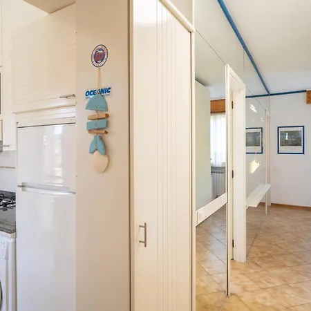 Guesthost - Terrace With Parking & Shared Pool *