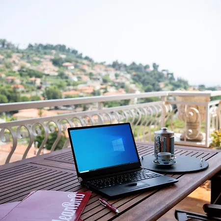 Guesthost - Terrace With Parking & Shared Pool *