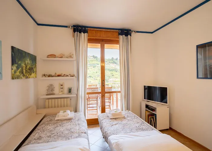 Guesthost - Terrace With Parking & Shared Pool * Bordighera