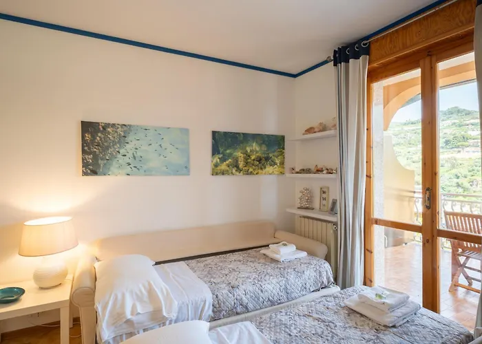 Guesthost - Terrace With Parking & Shared Pool