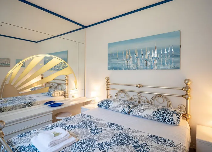 Guesthost - Terrace With Parking & Shared Pool Bordighera