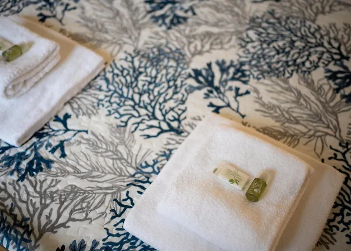 Appartement Guesthost - Terrace With Parking & Shared Pool