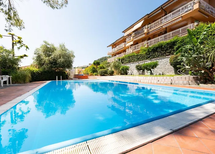 Guesthost - Terrace With Parking & Shared Pool Appartement *