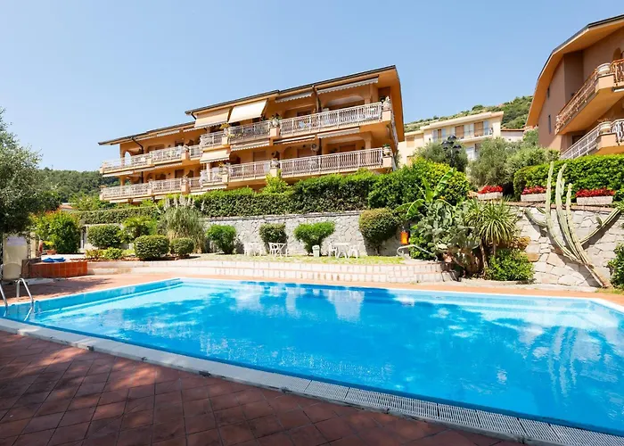 Guesthost - Terrace With Parking & Shared Pool Appartement Bordighera