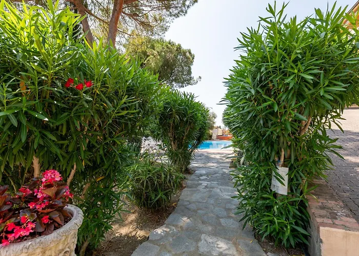 Guesthost - Terrace With Parking & Shared Pool Appartement Bordighera