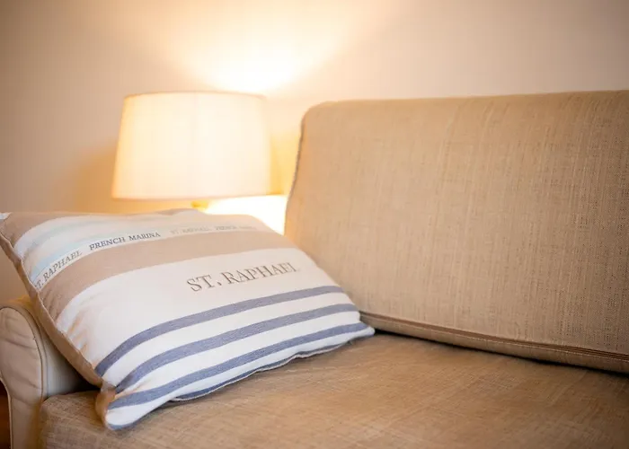 Guesthost - Terrace With Parking & Shared Pool Bordighera