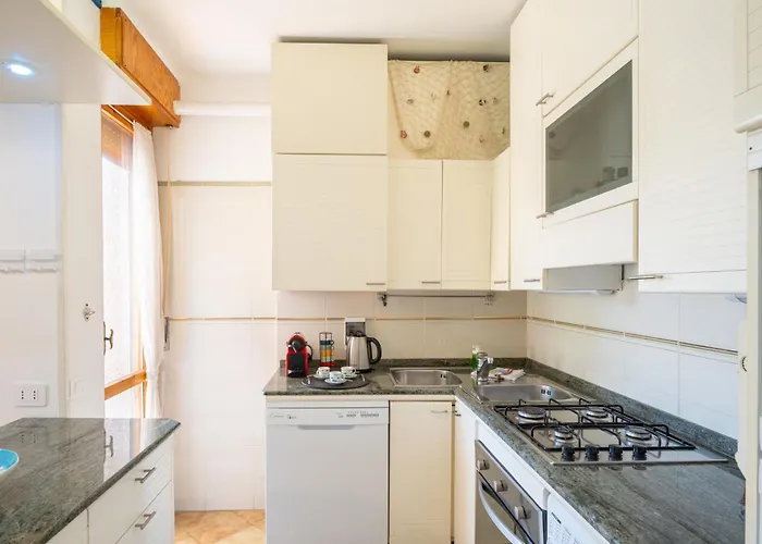 Guesthost - Terrace With Parking & Shared Pool Appartement Bordighera