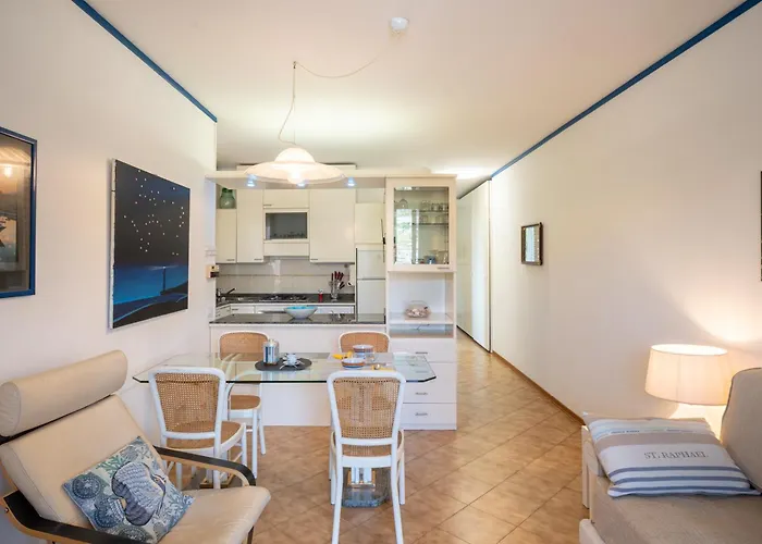 Guesthost - Terrace With Parking & Shared Pool Bordighera